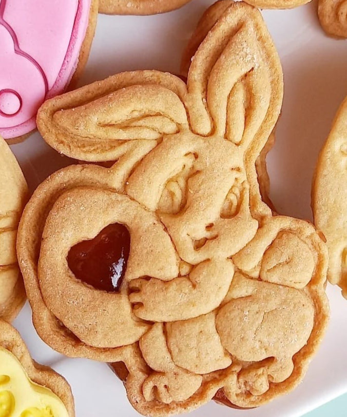 Stampo per biscotti a forma di Coniglio Coccolone con Uovo (h 11 cm)