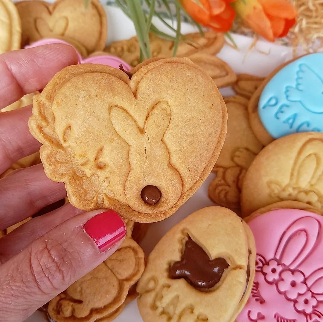 Stampo per biscotti a forma di Cuore con Coniglio e Fiori