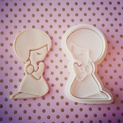 https://www.stampibiscotti.it/4044/bambina-comunione-in-ginocchio.jpg