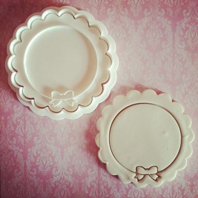 https://www.stampibiscotti.it/4883/cornice-fiocco.jpg