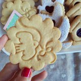 https://www.stampibiscotti.it/5311/cornice-timbro-colomba.jpg