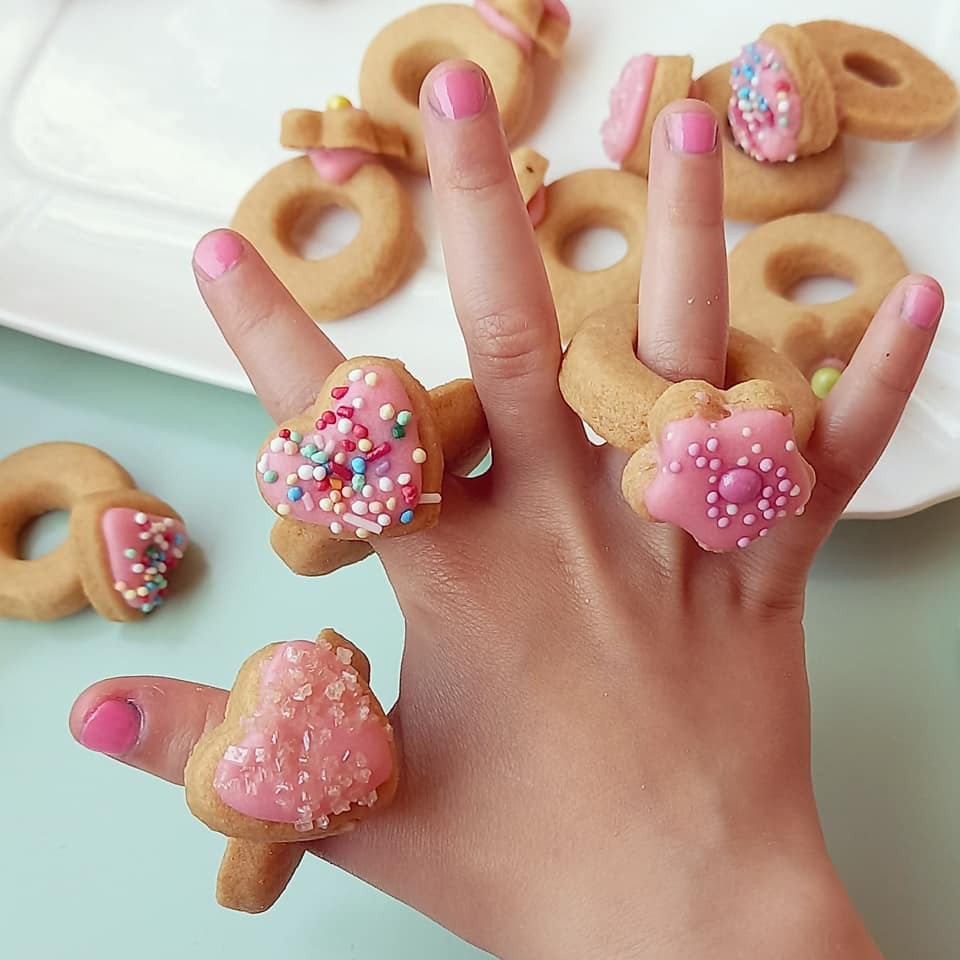 https://www.stampibiscotti.it/5345/set-anelli-cuore-e-fiore.jpg
