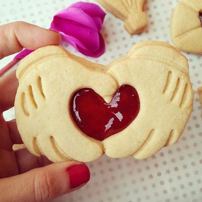 https://www.stampibiscotti.it/5283/set-mani-topolino-cuore-2pz.jpg