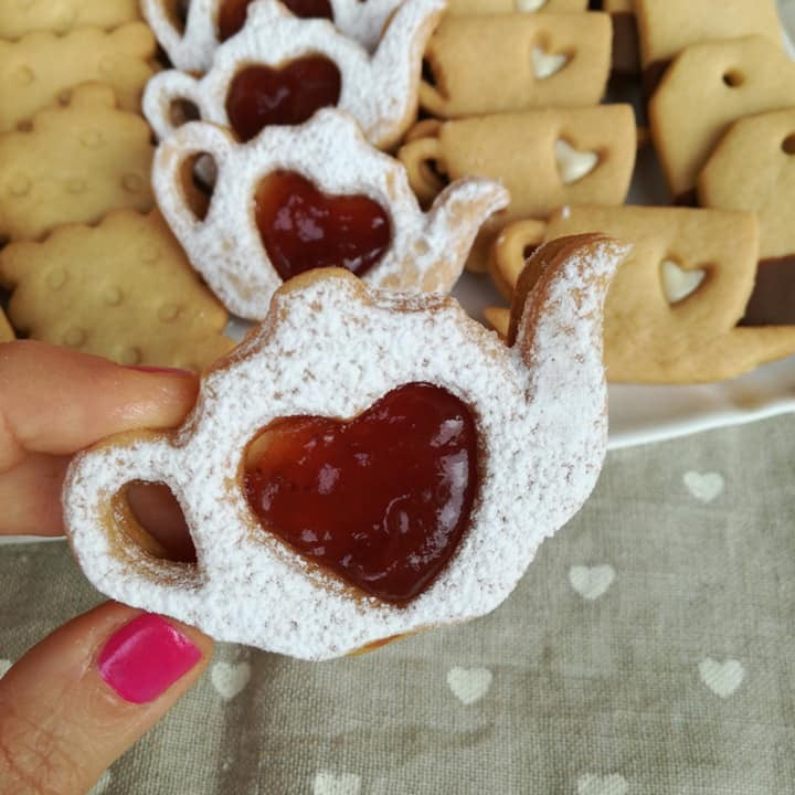https://www.stampibiscotti.it/5224/set-teiera-cuore.jpg