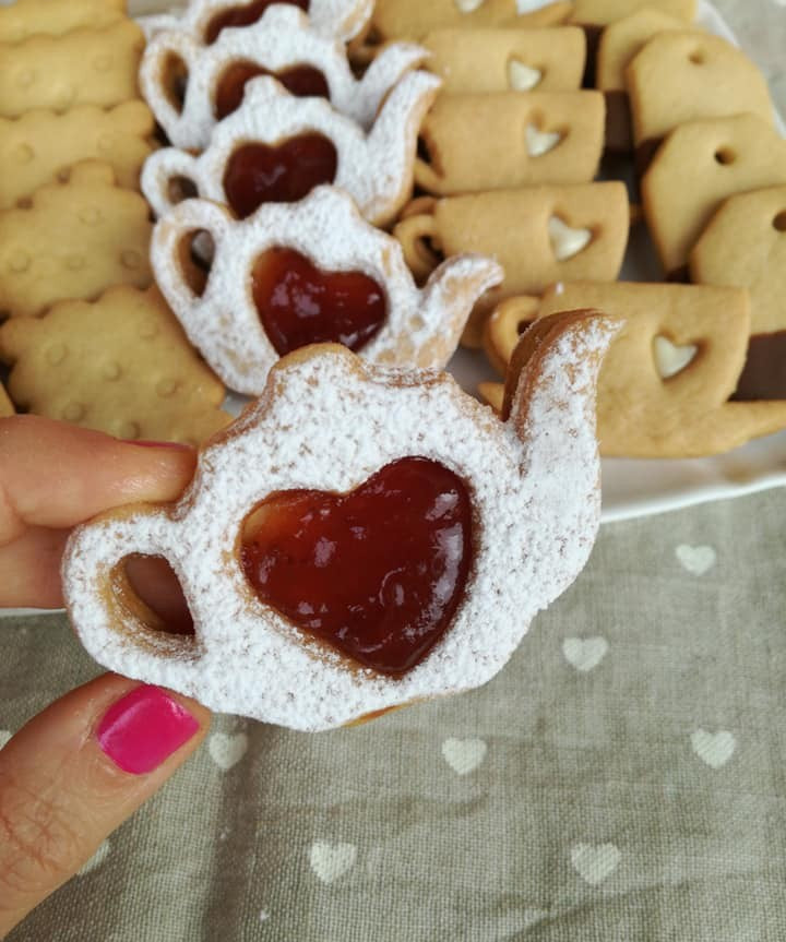 https://www.stampibiscotti.it/5224/set-teiera-cuore.jpg