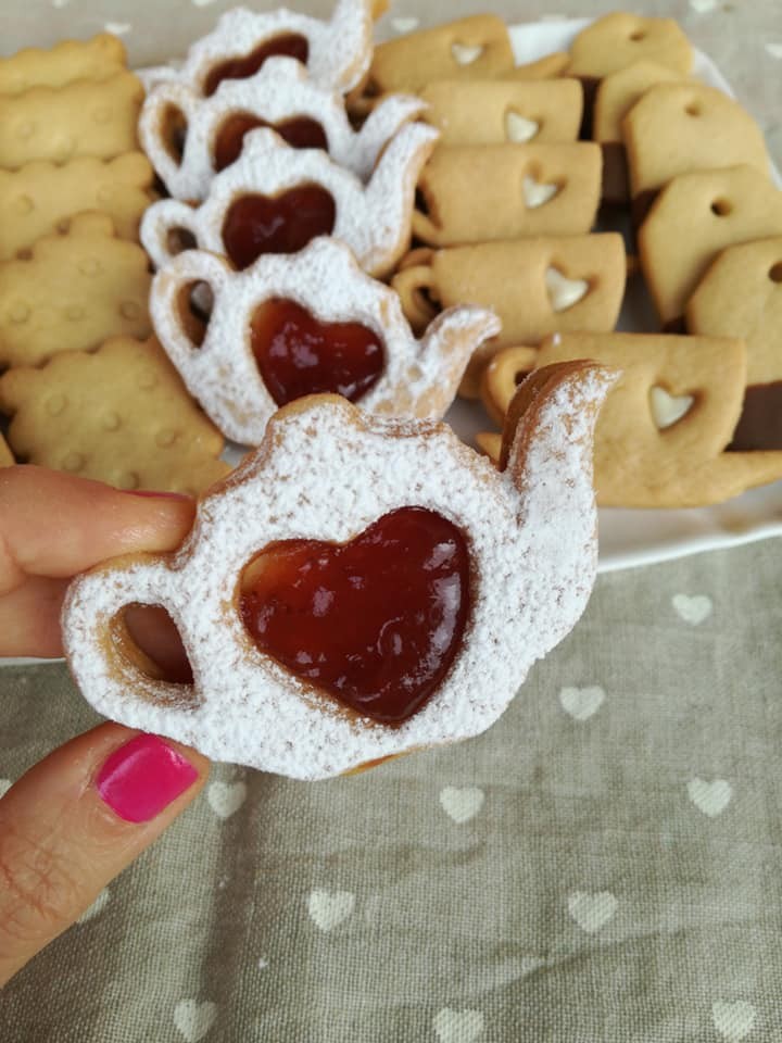 https://www.stampibiscotti.it/5224/set-teiera-cuore.jpg