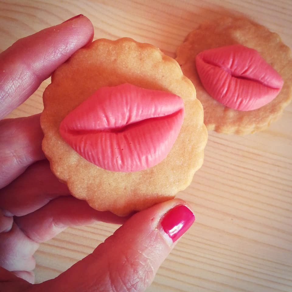 https://www.stampibiscotti.it/5261/stampo-bacio-3d-silicone.jpg