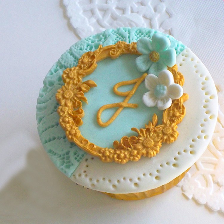 https://www.stampibiscotti.it/3577/stampo-cornice-fiori-3d-silicone.jpg